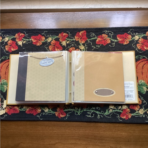 Happy Tails Hallmark cat scrapbook - Picture 4 of 7